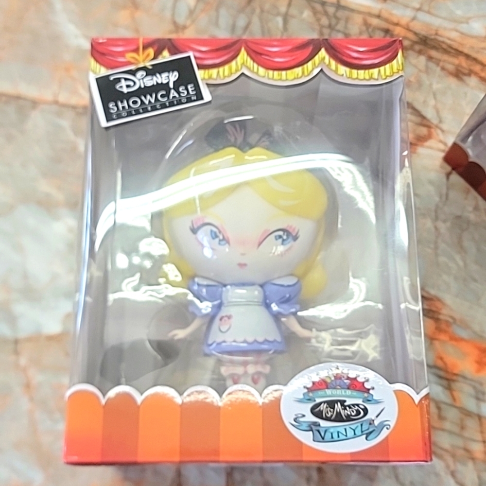 Disney Showcase Collection Alice